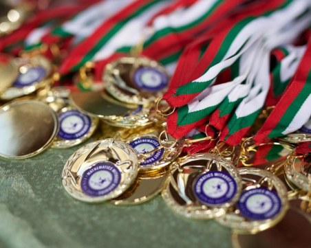 Браво! Българи спечелиха шест медала на Международната олимпиада по математика