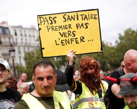 Демонстрации във Франция срещу задължителните здравни пропуски
