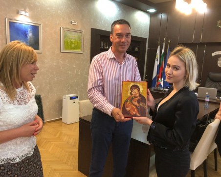 Мария Бакалова ще стане почетен гражданин на Бургас