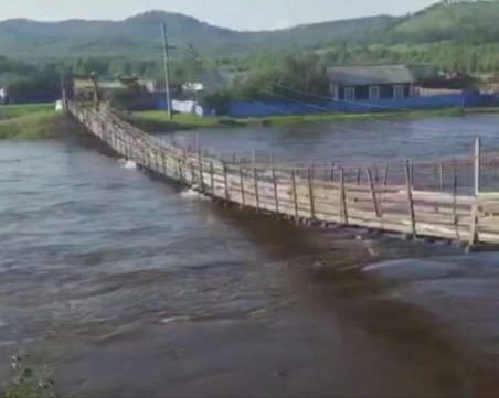 Мост се срути, докато по него пътува бус в Русия