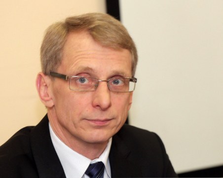 Николай Денков: Бъдещето на учебната година зависи кога ще дойде новата вълна на коронавирус
