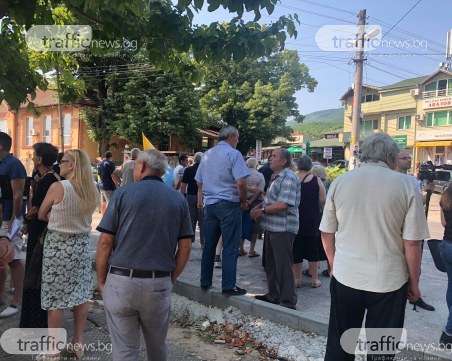 Жителите на село Червен блокираха пътя Кърджали - Асеновград заради безводието