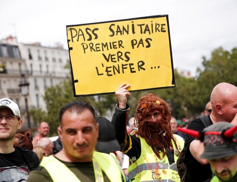 Демонстрации във Франция срещу задължителните здравни пропуски