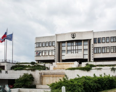 Нов закон в Словакия дава повече права на ваксинираните