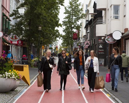 При 85% ваксинирано население: Исландия налага ограничения заради ръста на заразени