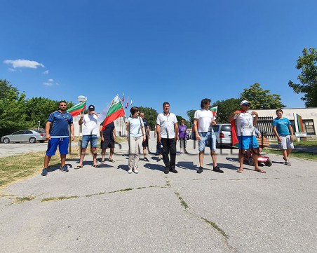 Протест заради бежанския лагер в Харманли – мигрантите тормозили хората и опустошавали града