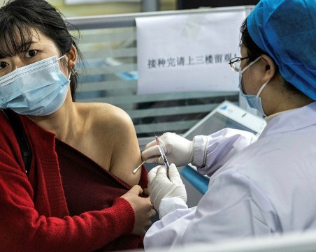 В Китай поставиха над 1,5 млрд. ваксини срещу COVID-19