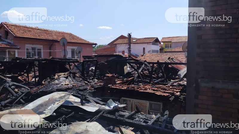Пожар изпепели 4 къщи в Шекера – полиция охранява пожарникарите заради местните жители