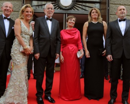 Радев и съпругата му на операта 