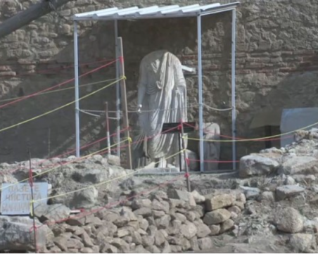Откриха уникална мраморна статуя край Рупите