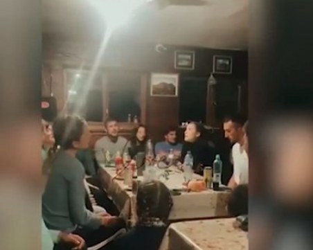 Пиян хижар нападнал със столове студенти, отседнали в заслон 