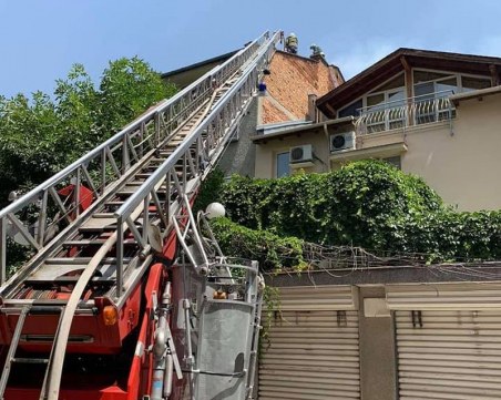 Евакуираха жилищна сграда в центъра на Пловдив заради пожар