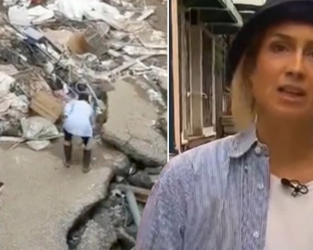 Германска репортерка се мазала с кал преди отразяване на наводненията