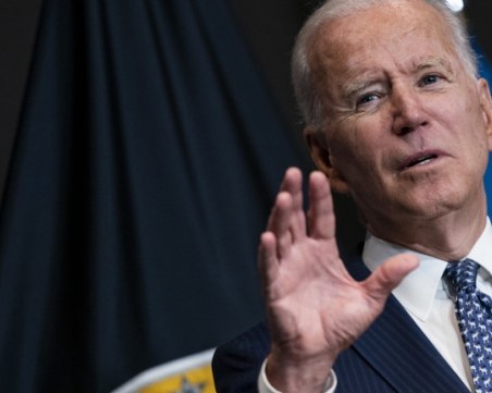 Обмислят дали ваксинирането в САЩ за федералните служители да е задължително