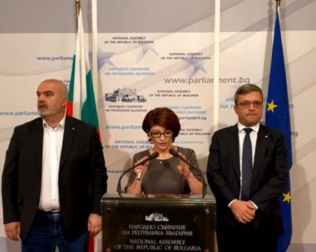 ОБЗОР: Жега в страната, жега в парламента