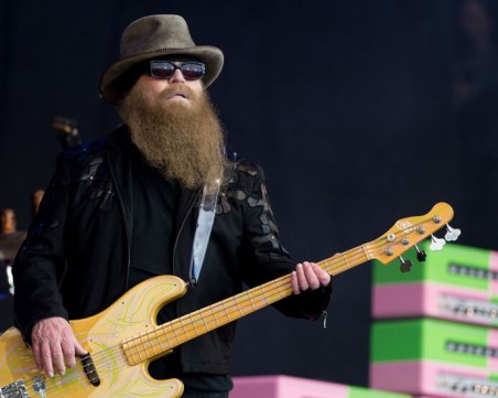 Почина легендарният басист на 