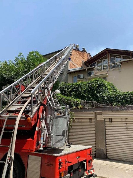Евакуираха жилищна сграда в центъра на Пловдив заради пожар