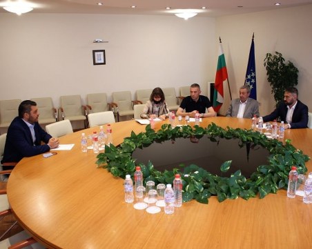 Кметът Павел Михайлов на среща с енергийния министър заради кариерите в Белащица