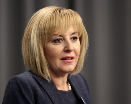 Манолова: Няма да подкрепим правителство, в което има участие на ГЕРБ и ДПС