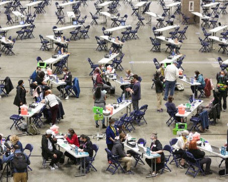 Масова ваксинация по света:  Поставиха милиард дози само за 26 дни