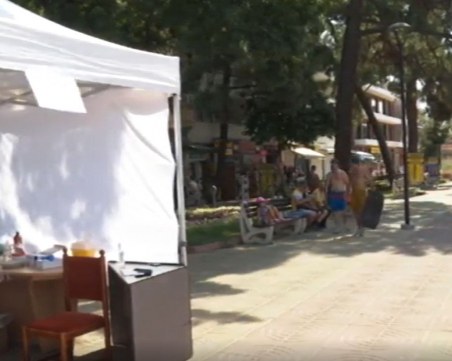 Откриха ваксинационен пункт на алеята в Слънчев бряг, желаещи – няма