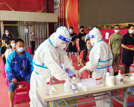 Радио Китай: Целият свят е против политизирането на въпроса за източника на COVID-19