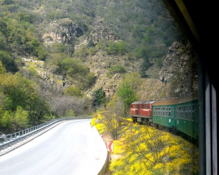 Специален влак отбелязва годишнина от пътуването на първия влак по теснолинейката