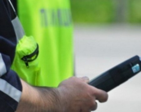 Спипаха мъртвопиян шофьор зад волана посред бял ден край Панагюрище