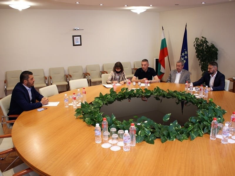 Кметът Павел Михайлов на среща с енергийния министър заради кариерите в Белащица