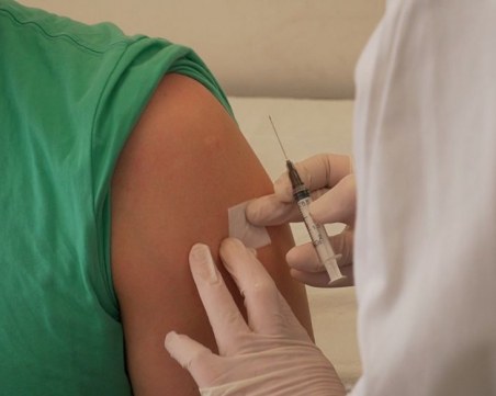 По два дни допълнителен отпуск за всички ваксинирани в Чехия