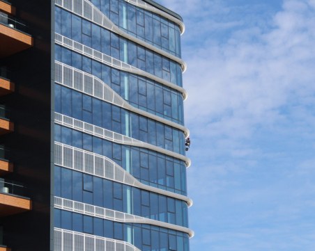 Спряха строежа на небостъргача в 