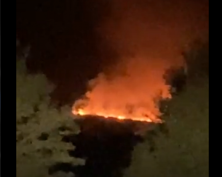 8 екипа огнеборци гасят пожар край Хасково