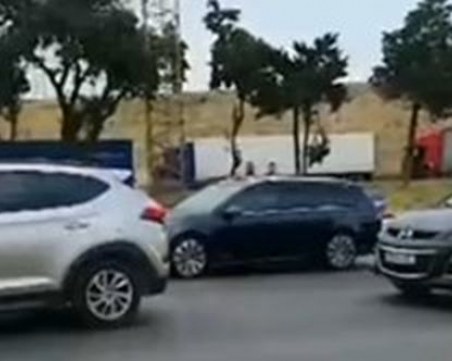 Километрични опашки от коли на 