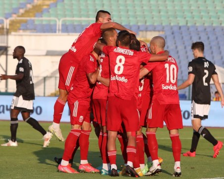 Първи кръг, а две треньорски глави вече паднаха