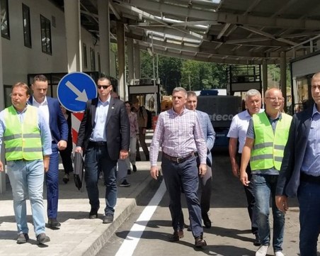 Премиерът: До края на годината може да се пуснат леки коли за Гърция през Рудозем