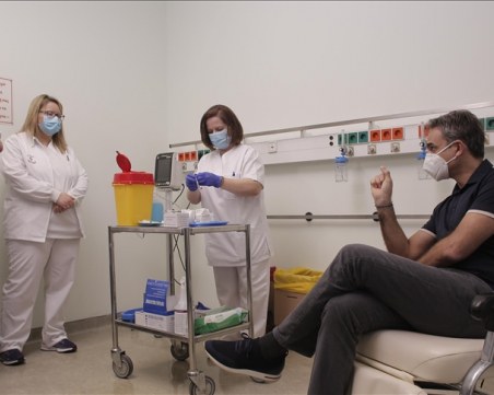 73,8% от гърците над 18 години имат поне по една доза ваксина