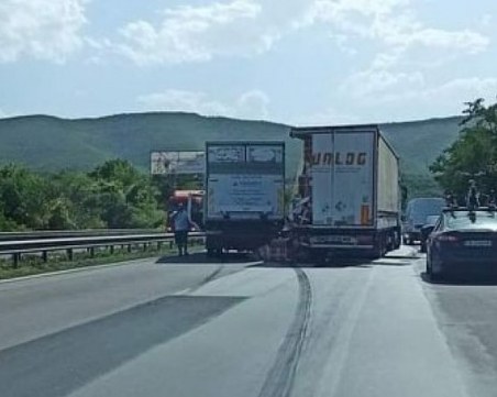 Поредна катастрофа на АМ Тракия, два камиона са се ударили