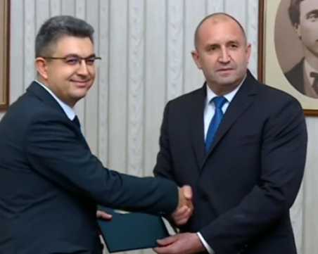 Президентството: Спазена е конституционната процедура при връчване на мандата