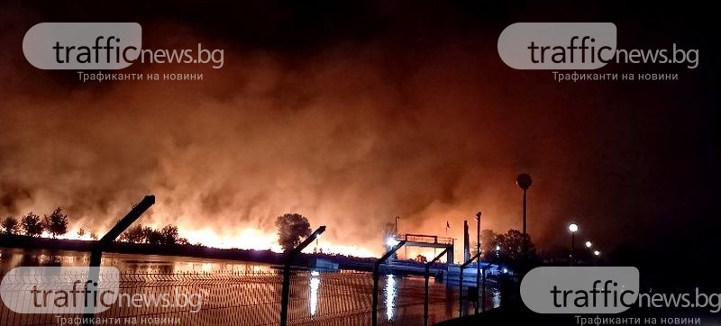Пожарът край Стамболийски се разраства