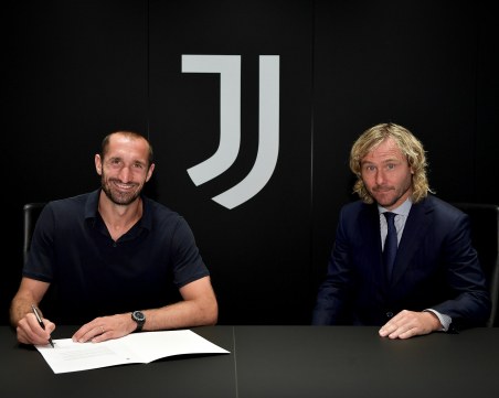 Джорджо Киелини официално преподписа с Ювентус за още два сезона