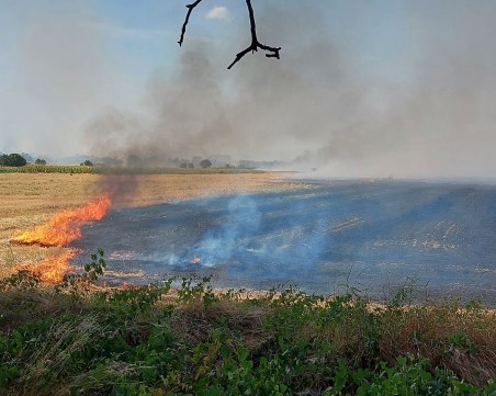 Отново пожар между Кадиево и Оризаре, доброволци и пожарникари са на място