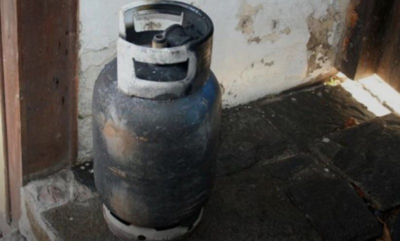 Взрив на газова бутилка разцепи къща в Рогош