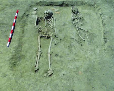 17 средновековни погребения и средновековен храм откриха археолозите в Голямата могила