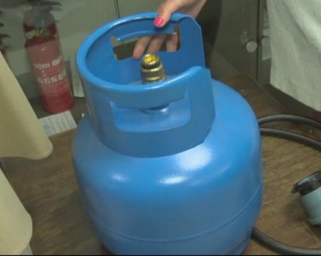 Експерти: Не зареждайте газовите бутилки за дома в газстанции за коли