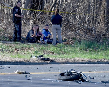 Мъж излетя със скутера си в крайпътен канал, в тежко състояние е