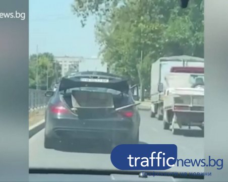 Напъхаха строителна количка в багажника на спортен мерцедес в Пловдив