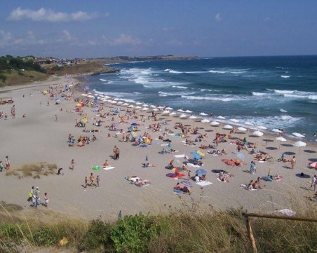 Разследват смъртта на възрастен мъж, открит на плажа в Царево