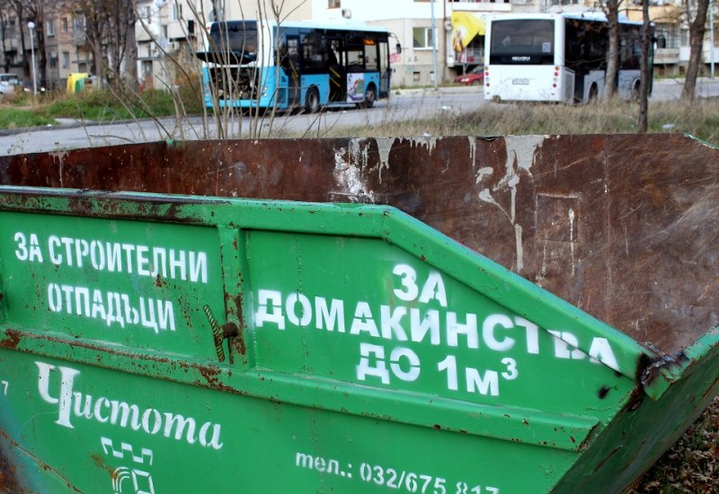 Поставят контейнери за строителни отпадъци на 3 места в район
