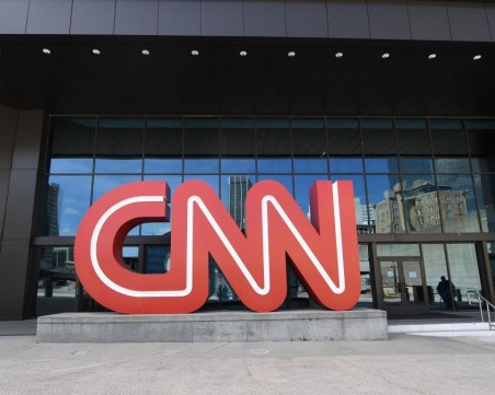 CNN уволни трима служители, отишли на работа неваксинирани
