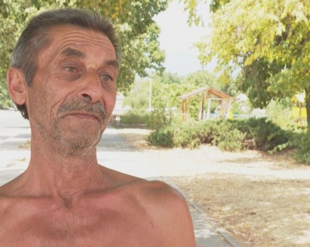 Мъжът, спасил 90-годишна жена от горяща къща в Старосел - строител, готов да помага отново